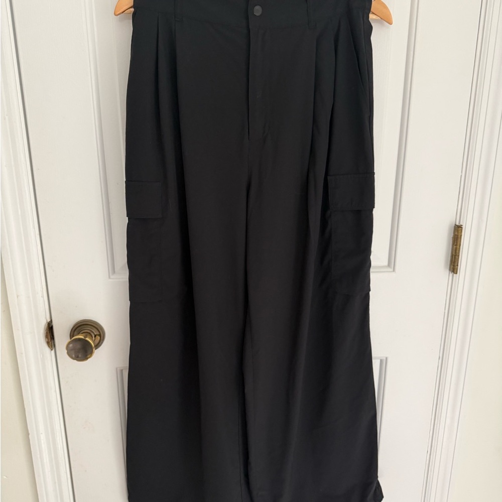 GAP gapfit high waisted runaround joggers cargo pockets athletisure M runs large
